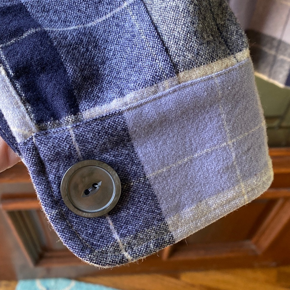 100% virgin wool Pendleton Navy and Beige Plaid Shirt - Picture 8 of 16
